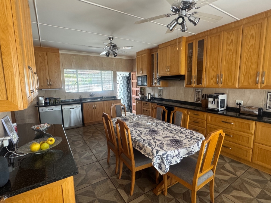 4 Bedroom Property for Sale in Flamwood North West